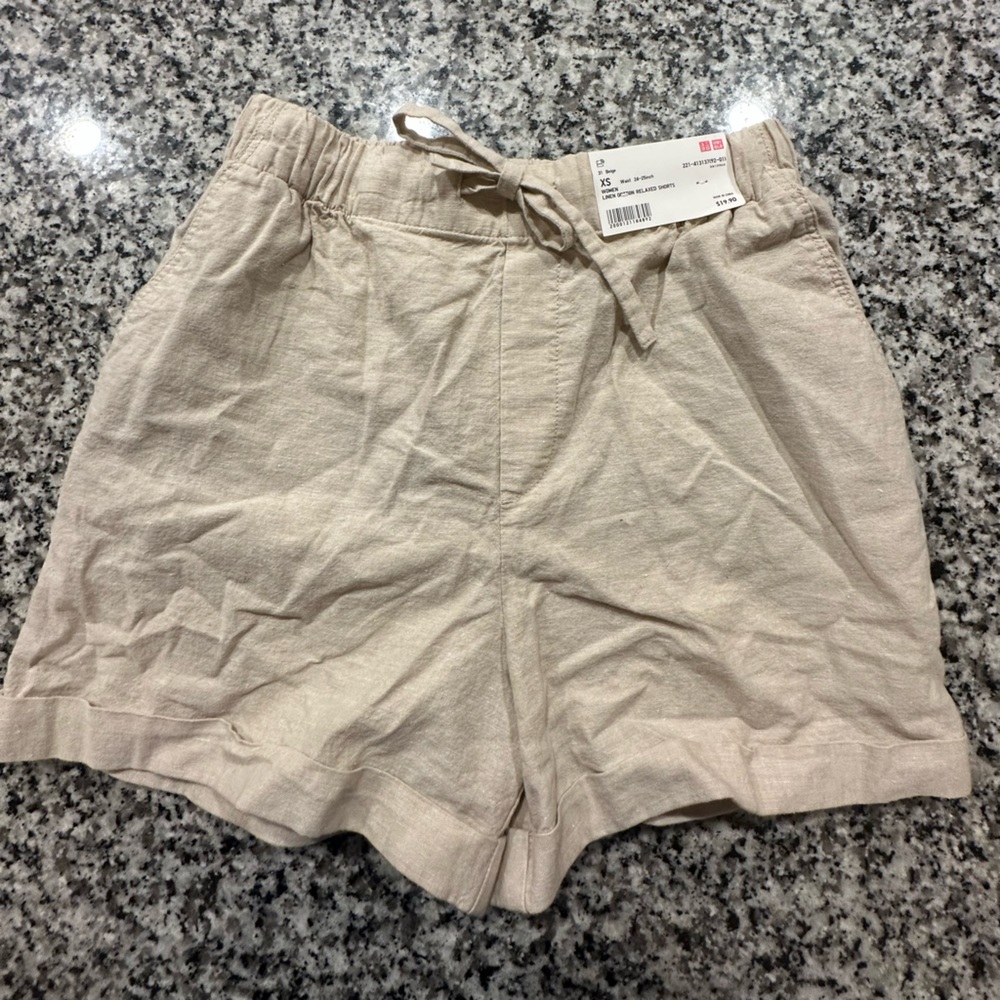 Uniqlo Beige Linen Relaxed shorts